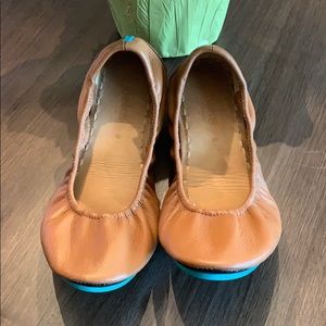 Tieks like new condition! Size 9
